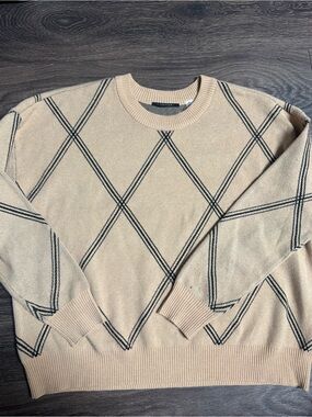 Tahari Beige Crewneck Sweater with Black Argyle